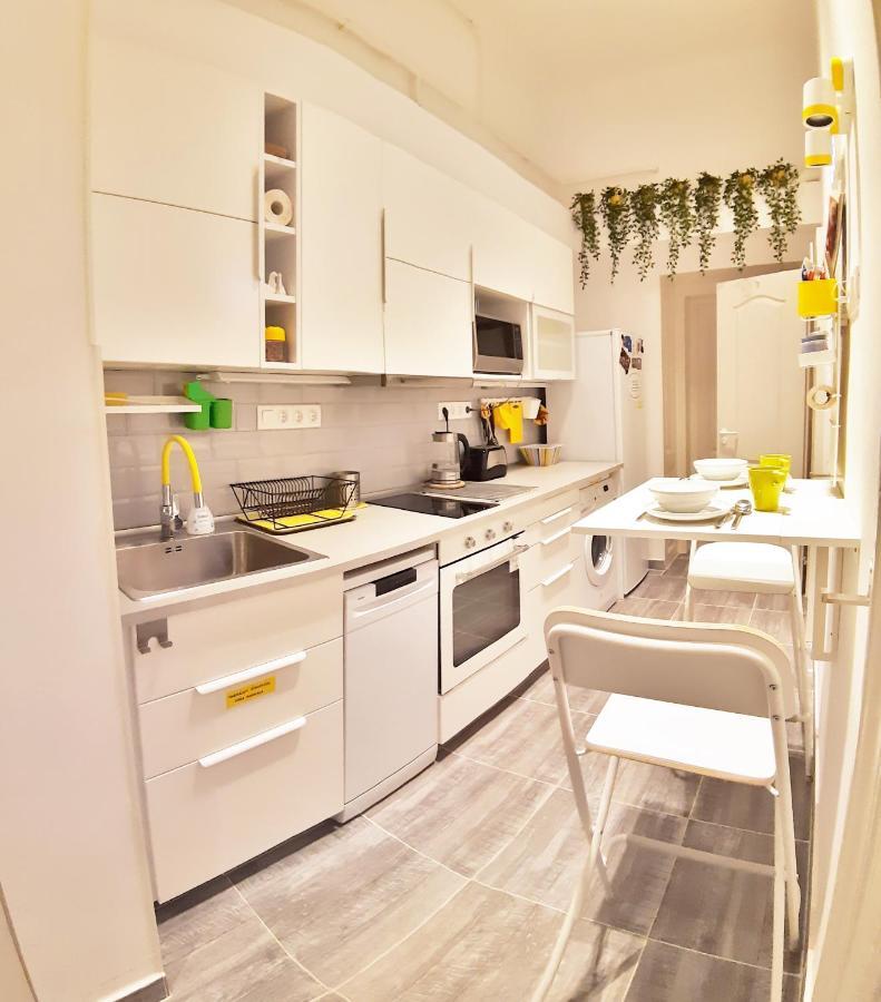 Bright Side Apartment Budapest Luaran gambar